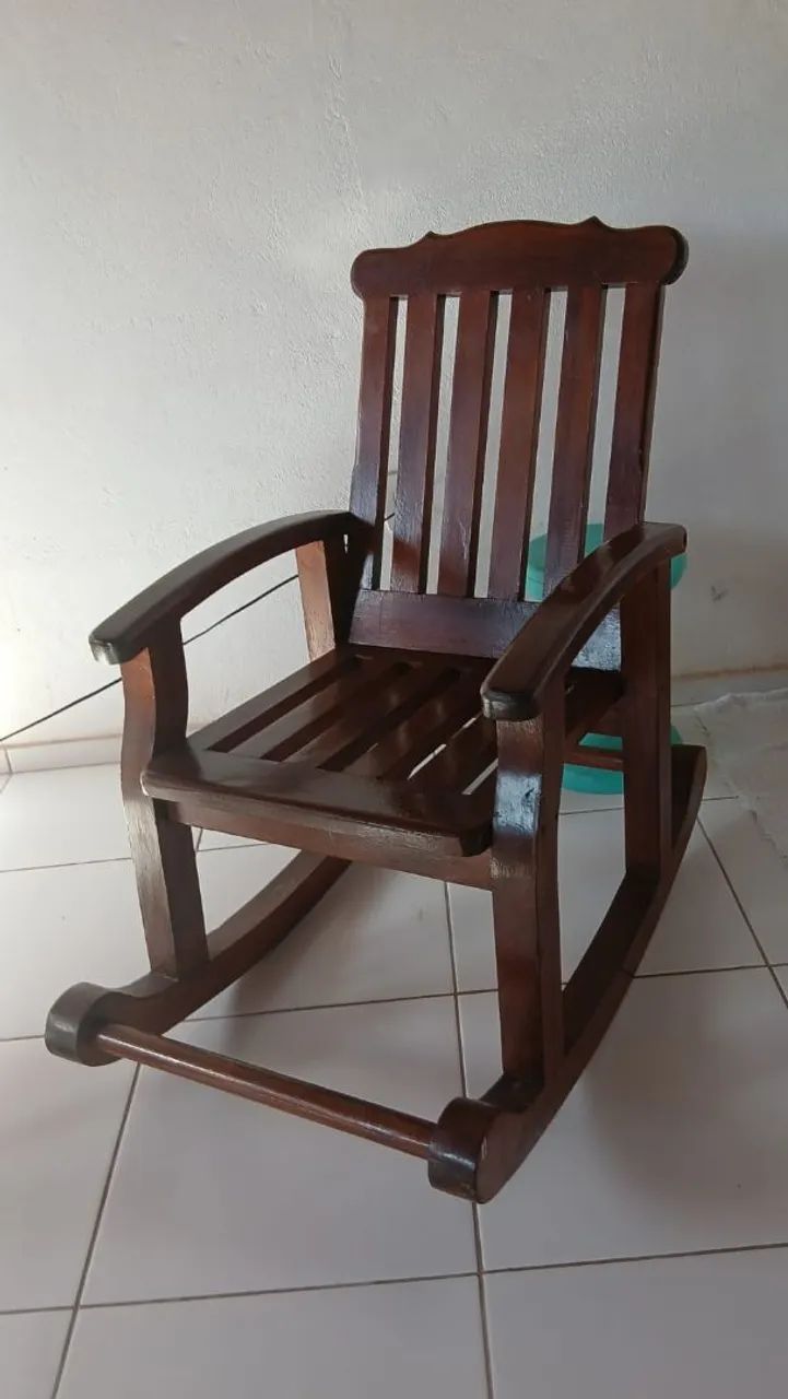 Vendo essa cadeira de balanço de paudarco 