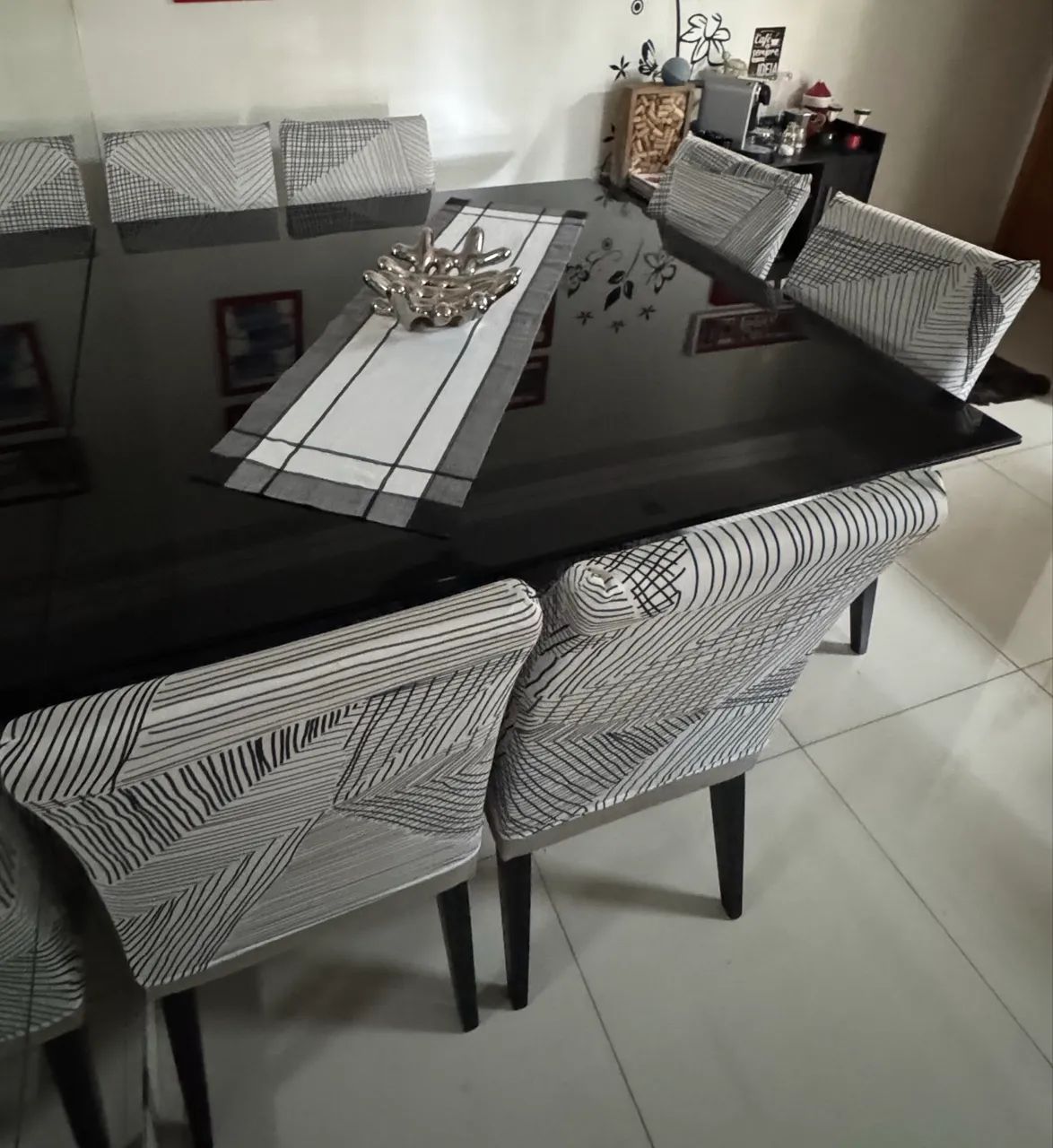 Ótima Mesa de Jantar semi nova 