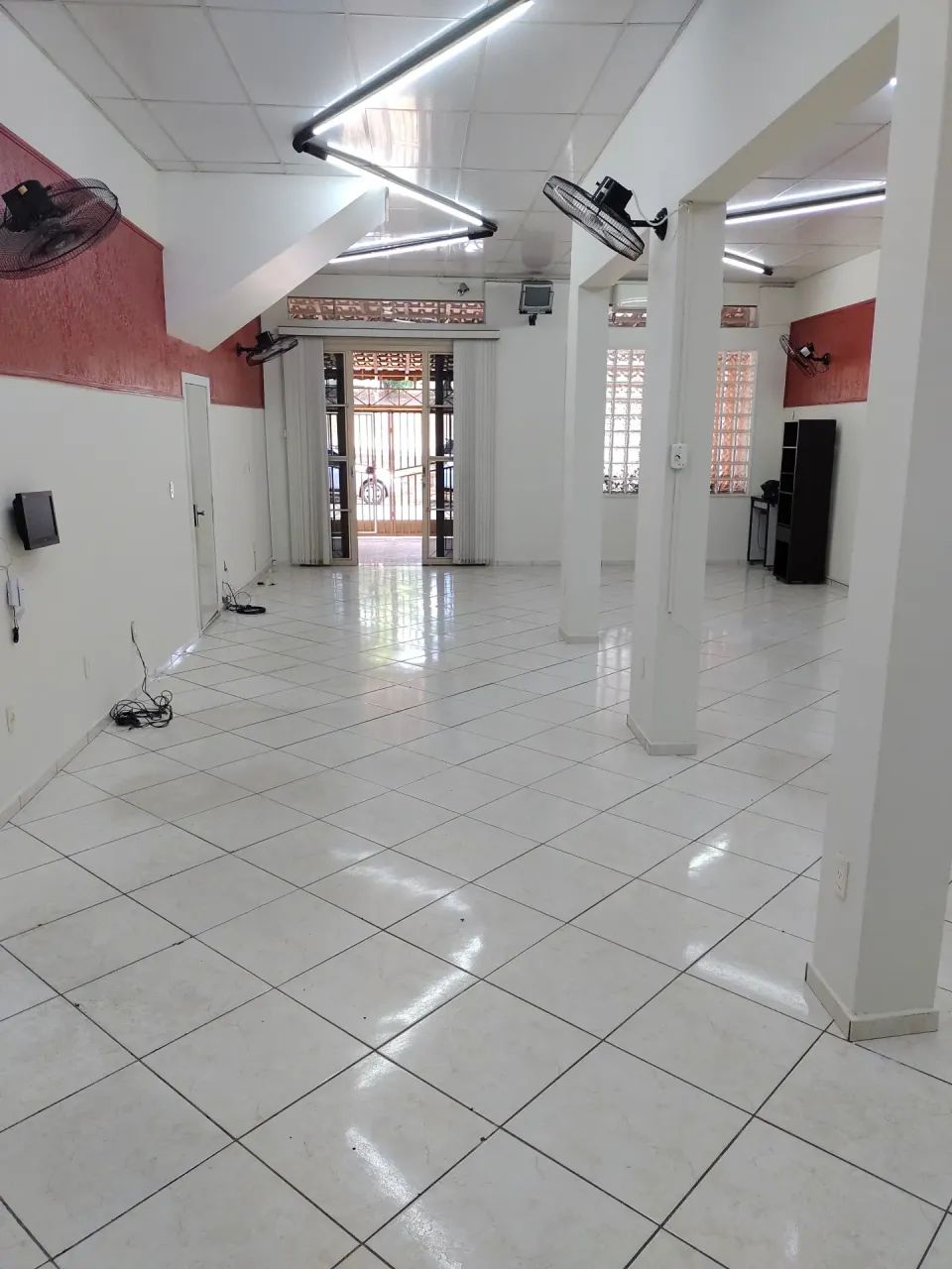 Sobrado para aluguel possui 368 metros quadrados com 4 quartos - Foto 3