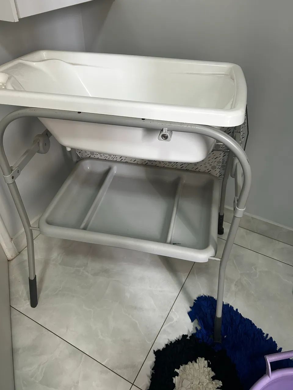 Vendo berço e banheira com suporte  - Foto 4