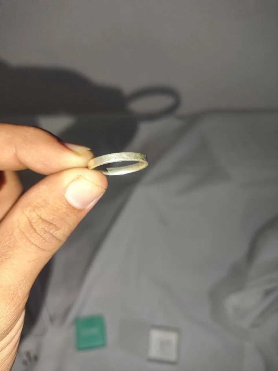 ALIANCA EM PRATA QUADRADA 3MM E UMA EM PRATA QUADRADA RUTILADA C FILETE OURO 18K 4MM - Foto 4