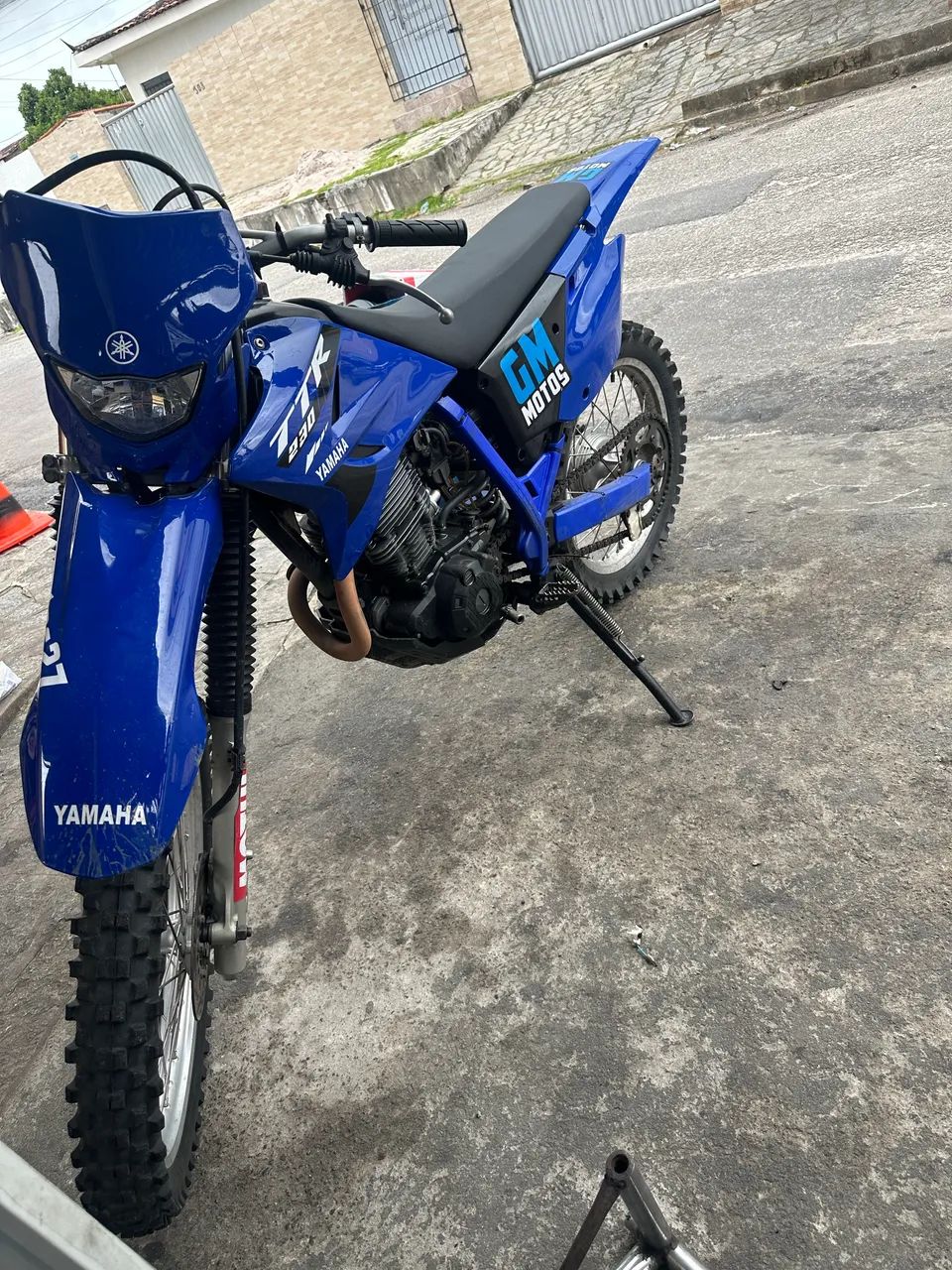 TT-R 230 