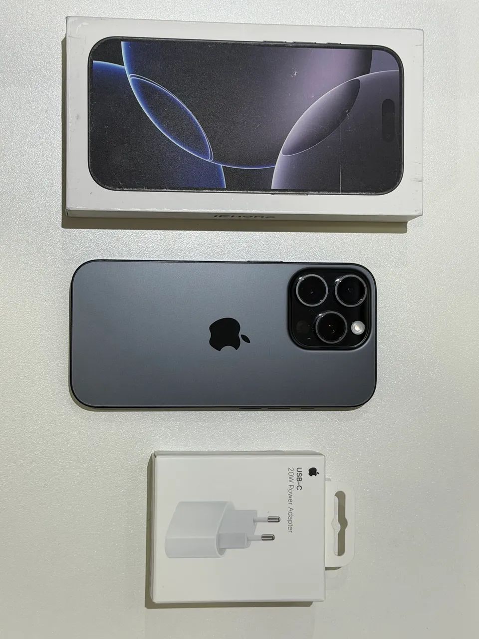 Apple iPhone 16 Pro (128 GB) - Titânio-preto