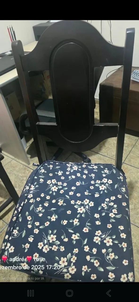 Linda mesa de 6 cadeiras maciça estou vedendo barato pq comprei uma de 4 cadeiras  - Foto 3