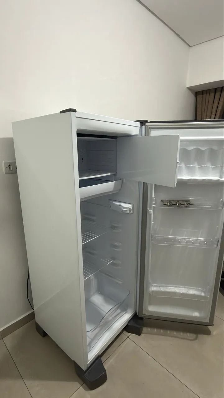 Geladeira Esmaltec nova com nota fiscal e garantia 
