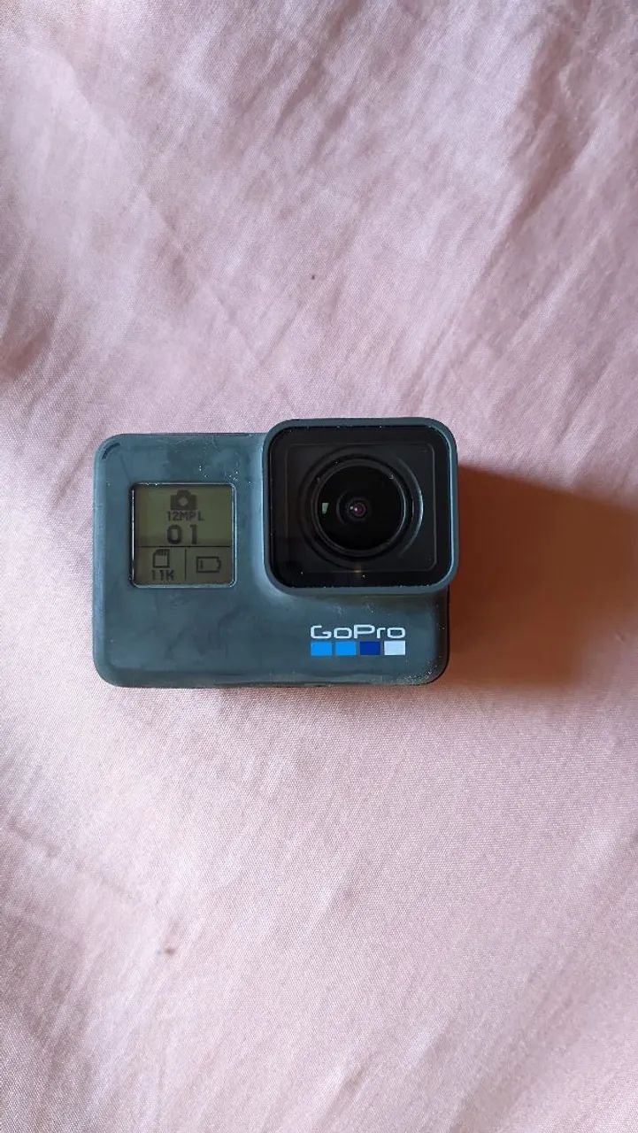 Câmera GoPro Hero 6 Black com assessórios 