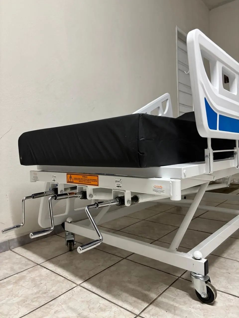 Cama hospitalar com colchão semi nova  - Foto 4