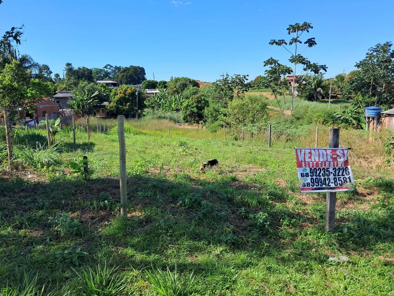 Vendo terreno medindo 12x27 metros.