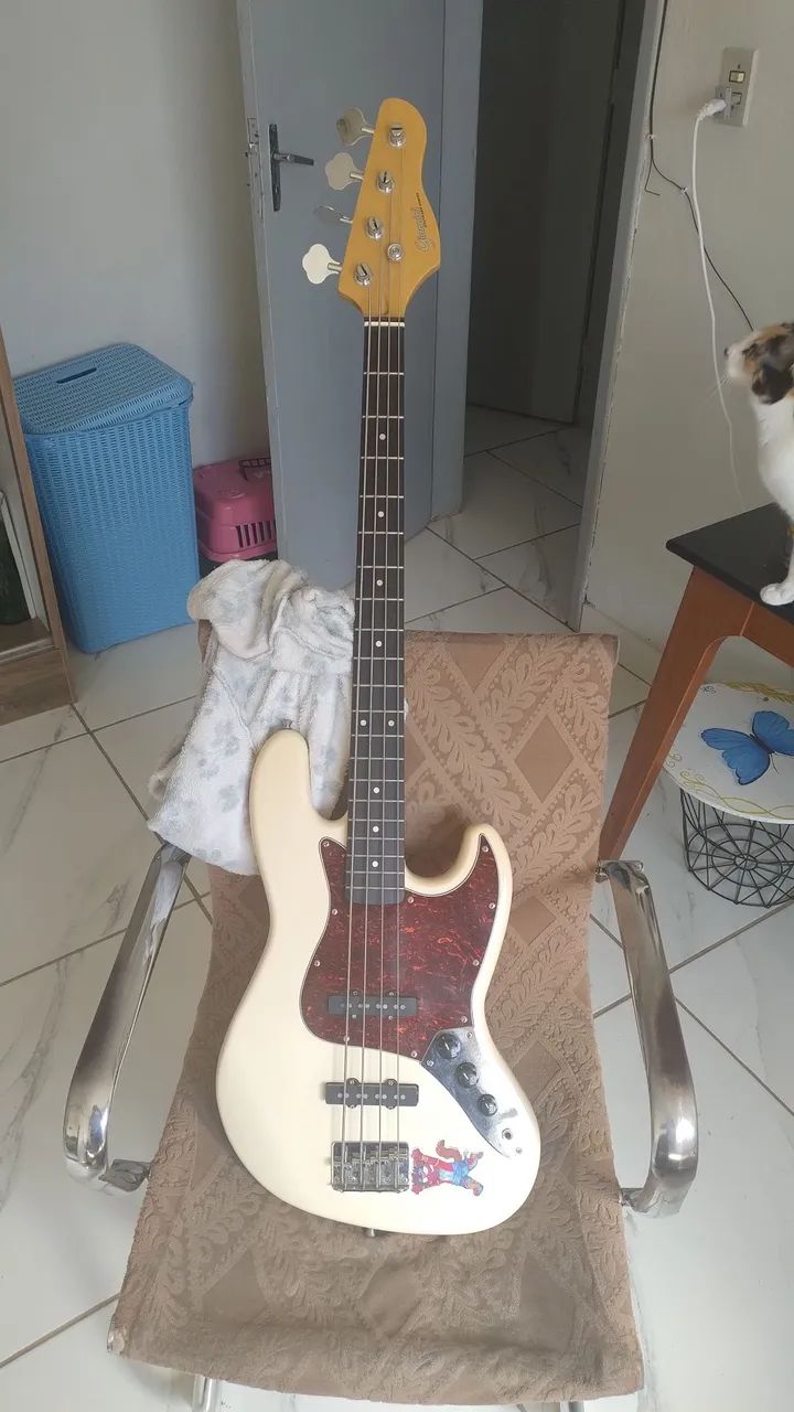 Baixo Giannini 