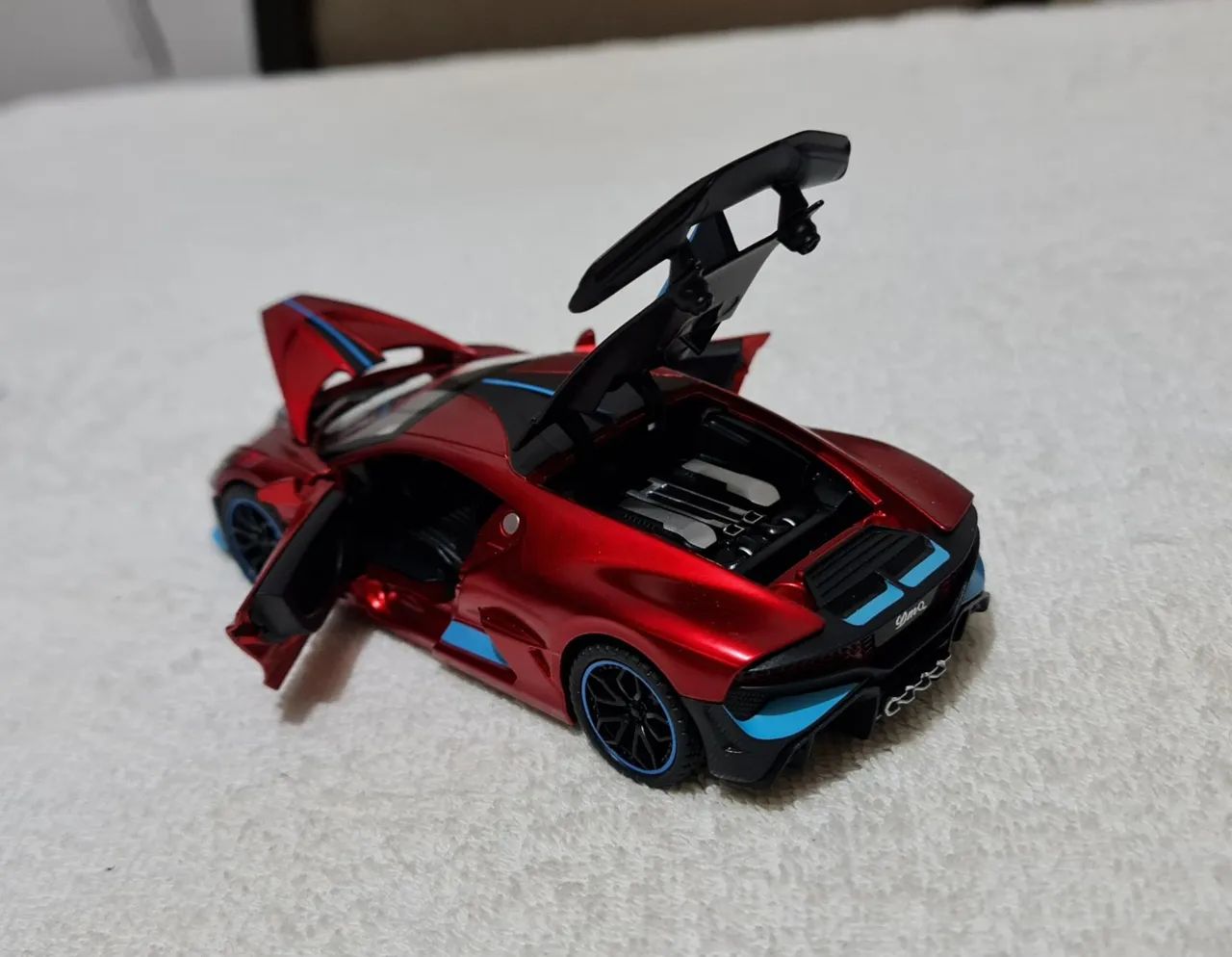 Carrinho miniatura Bugatti Divo  - Foto 3