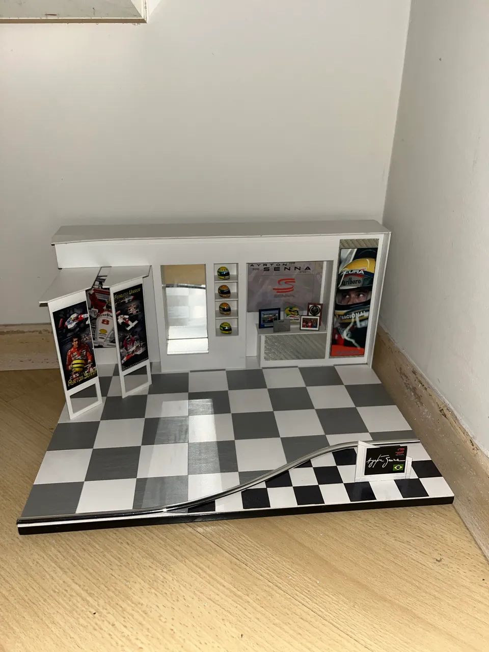 Maquete Ayrton Senna Garagem  - Foto 2