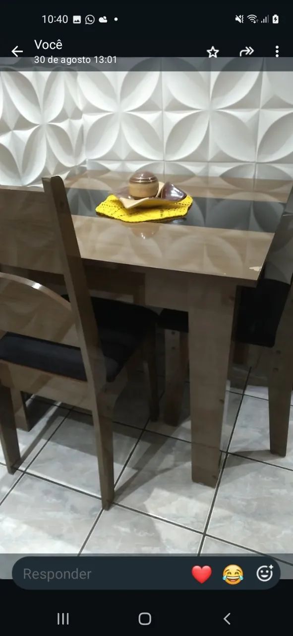 Mesa com 4 cadeiras semi nova