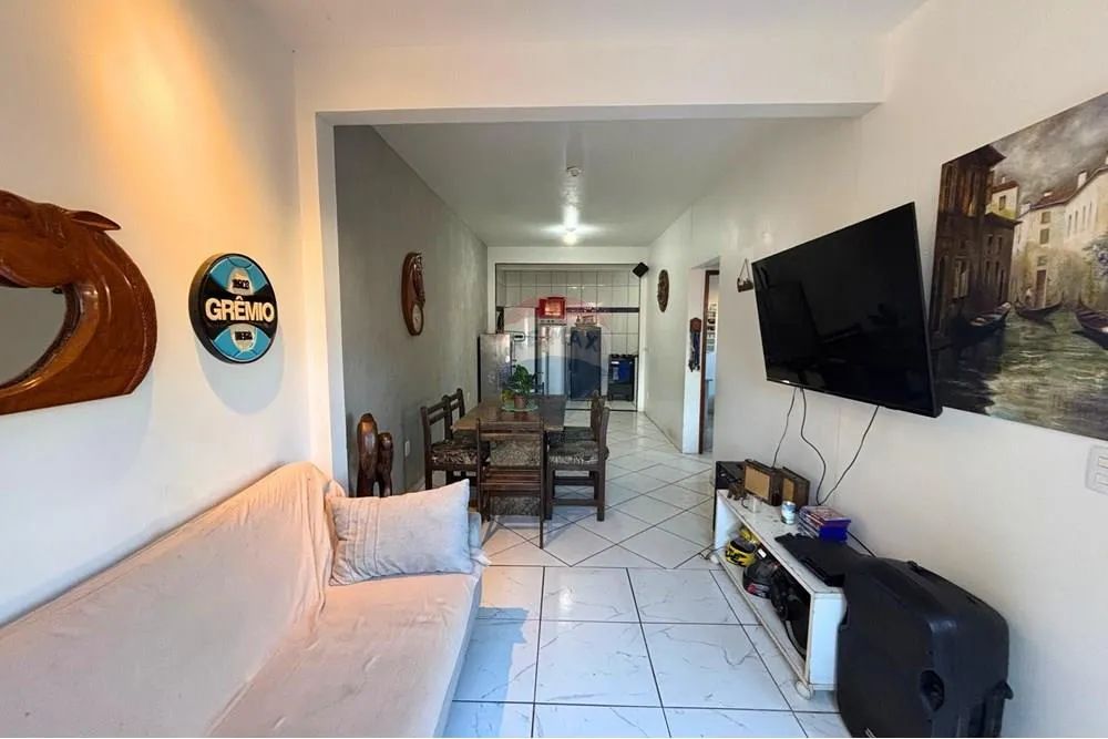 Ótima oportunidade de morar na praia mais desejada de Floripa. Apartamento 2 dormitórios e