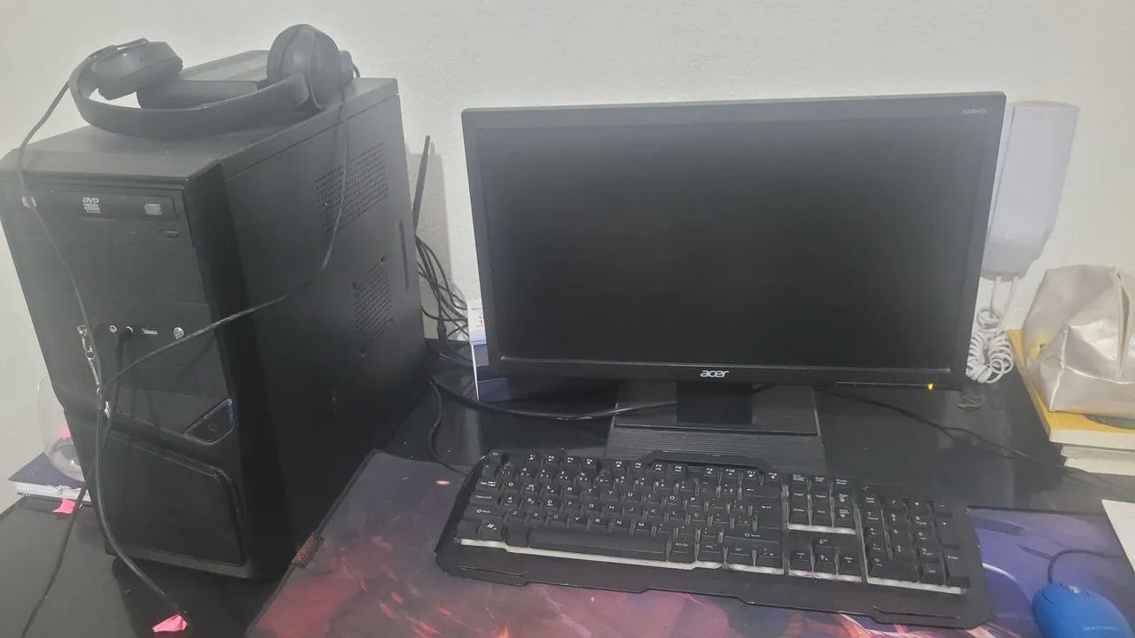 PC,  completo , funcionando perfeitamente bem 