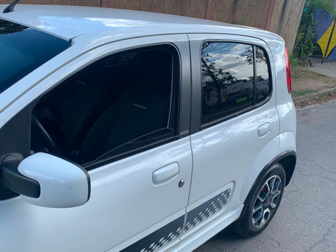 Fiat Uno Sporting 1.4 EVO Fire Flex 8V 4P 2013 - Foto 3