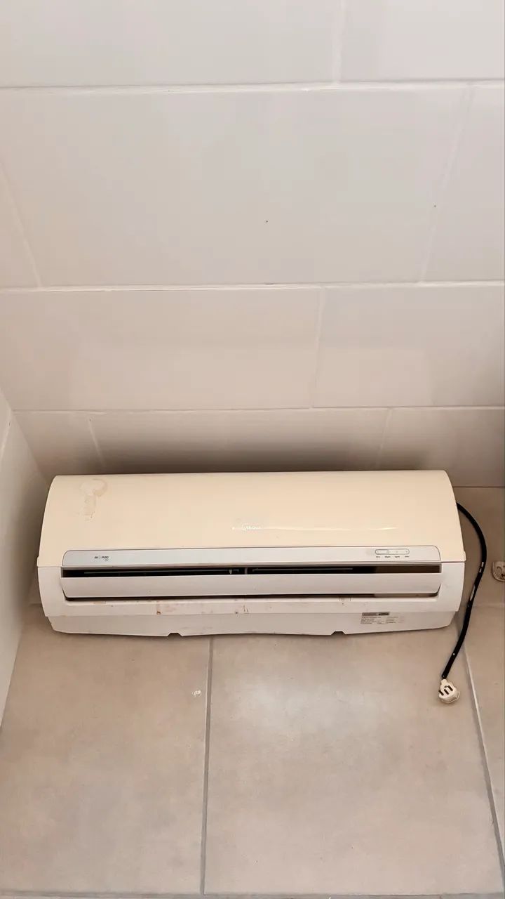Ar condicionado Split Midea 12.000 BTU - Excelente Estado