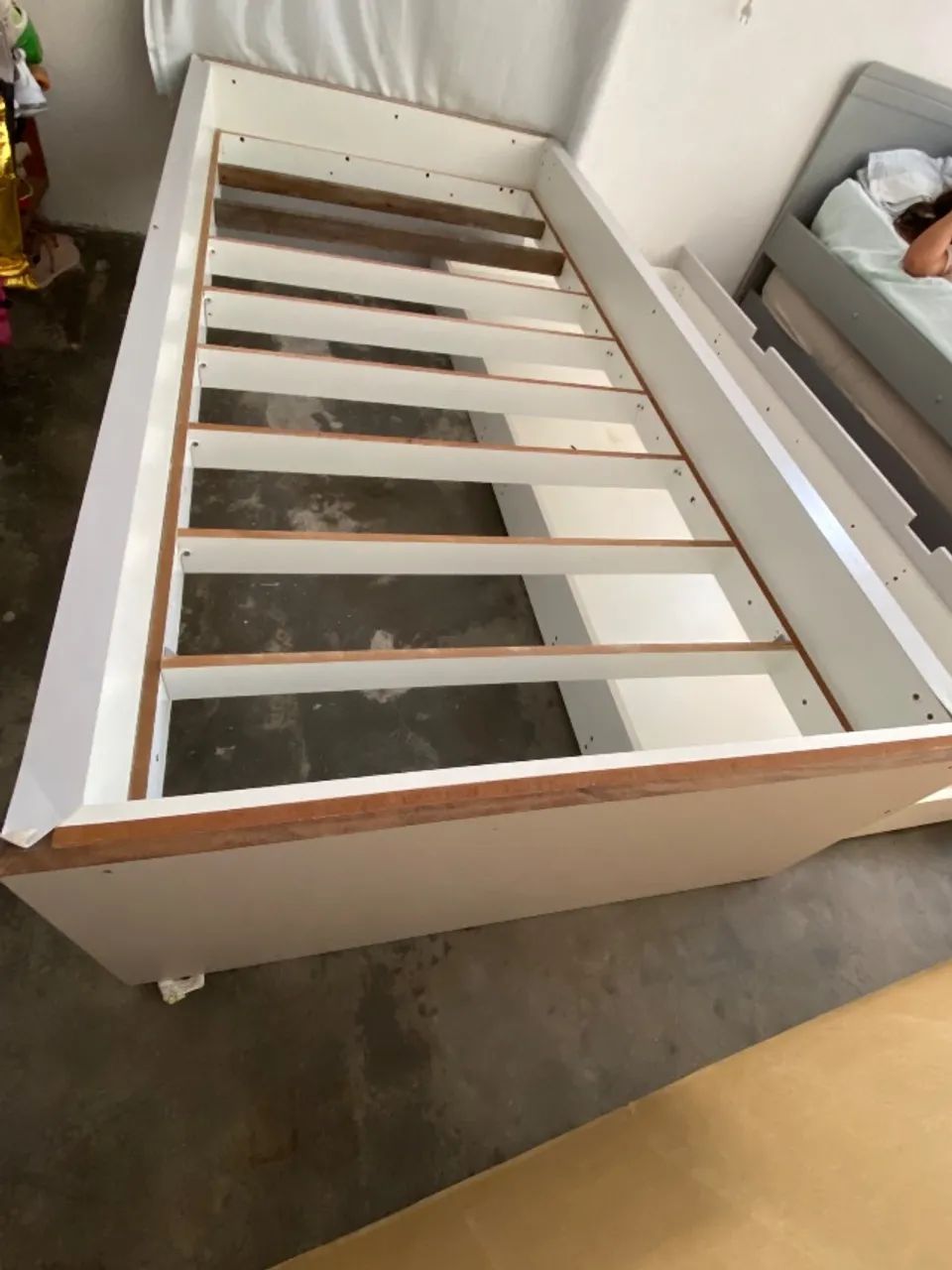 Cama de solteiro PROJETADA com cama auxiliar 