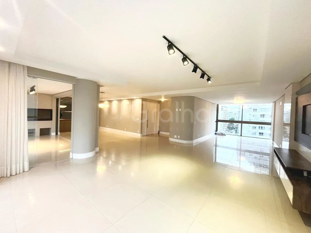 Apartamento de 256m² com 4 suítes no Centro