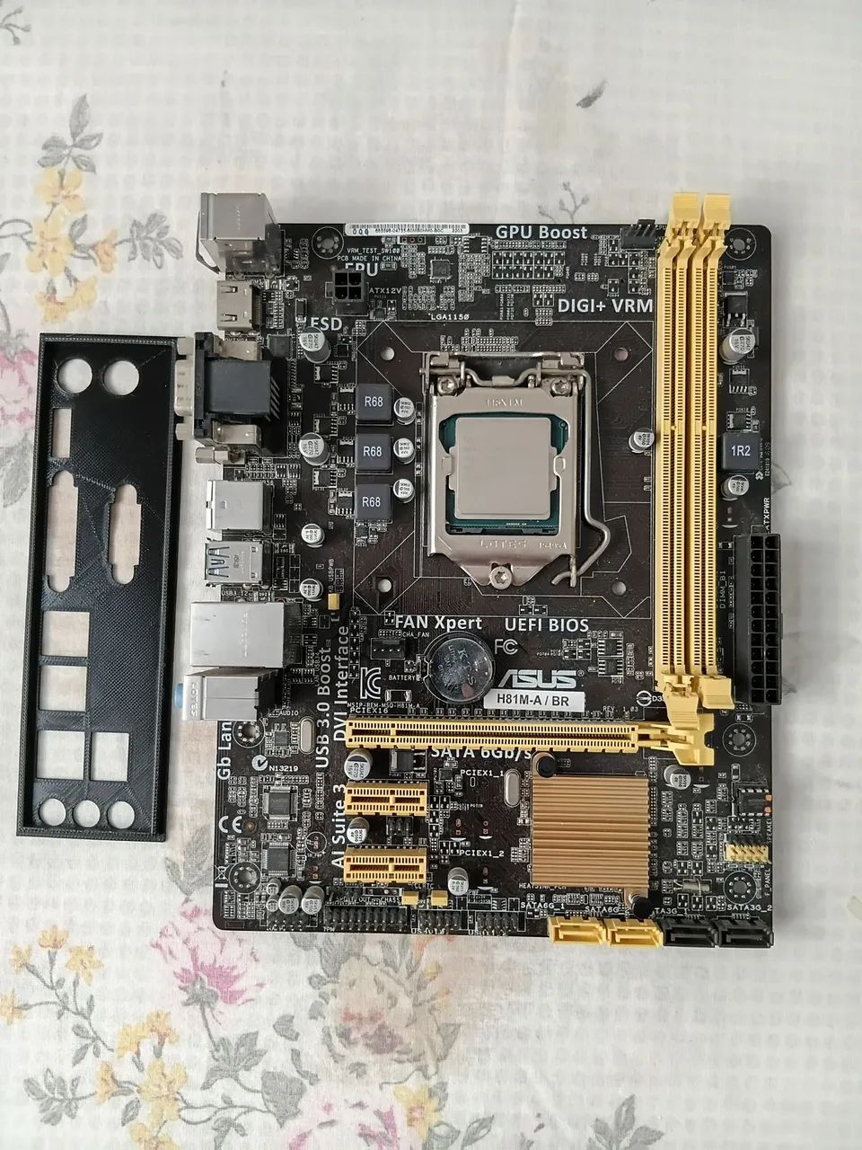 Placa Mãe Asus I3 de 4a Ger. p/ Reparo ou Peças 