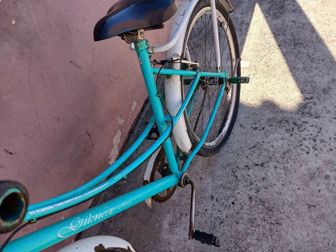 Vende se uma bicicleta 