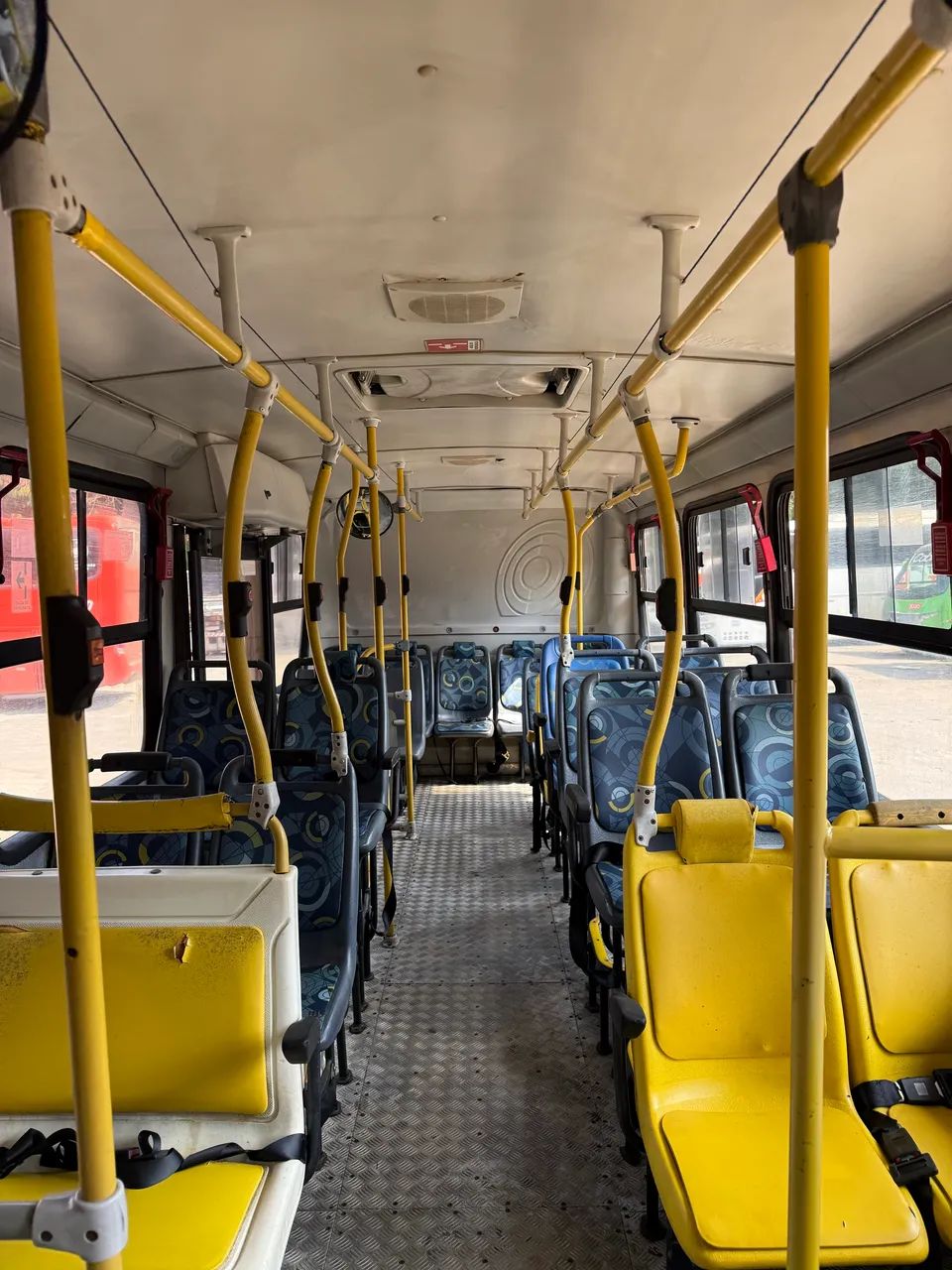 Ônibus 2011 motor dianteiro MWM