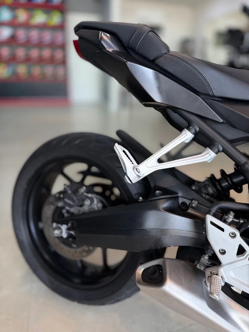 CB 650R 2024 - Foto 4