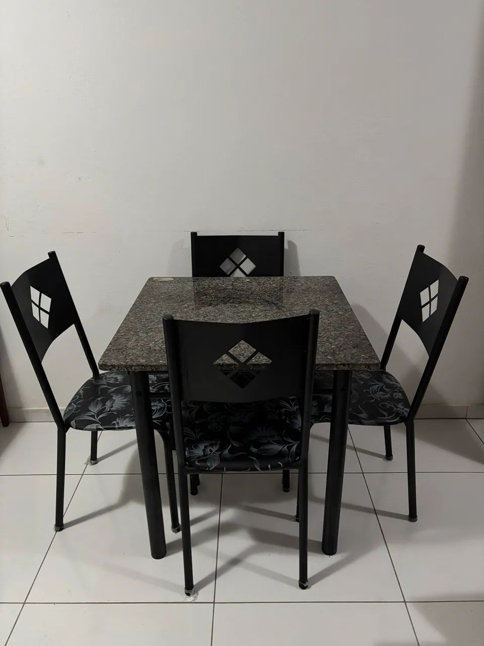 Mesa de cozinha com 4 cadeiras - Foto 5