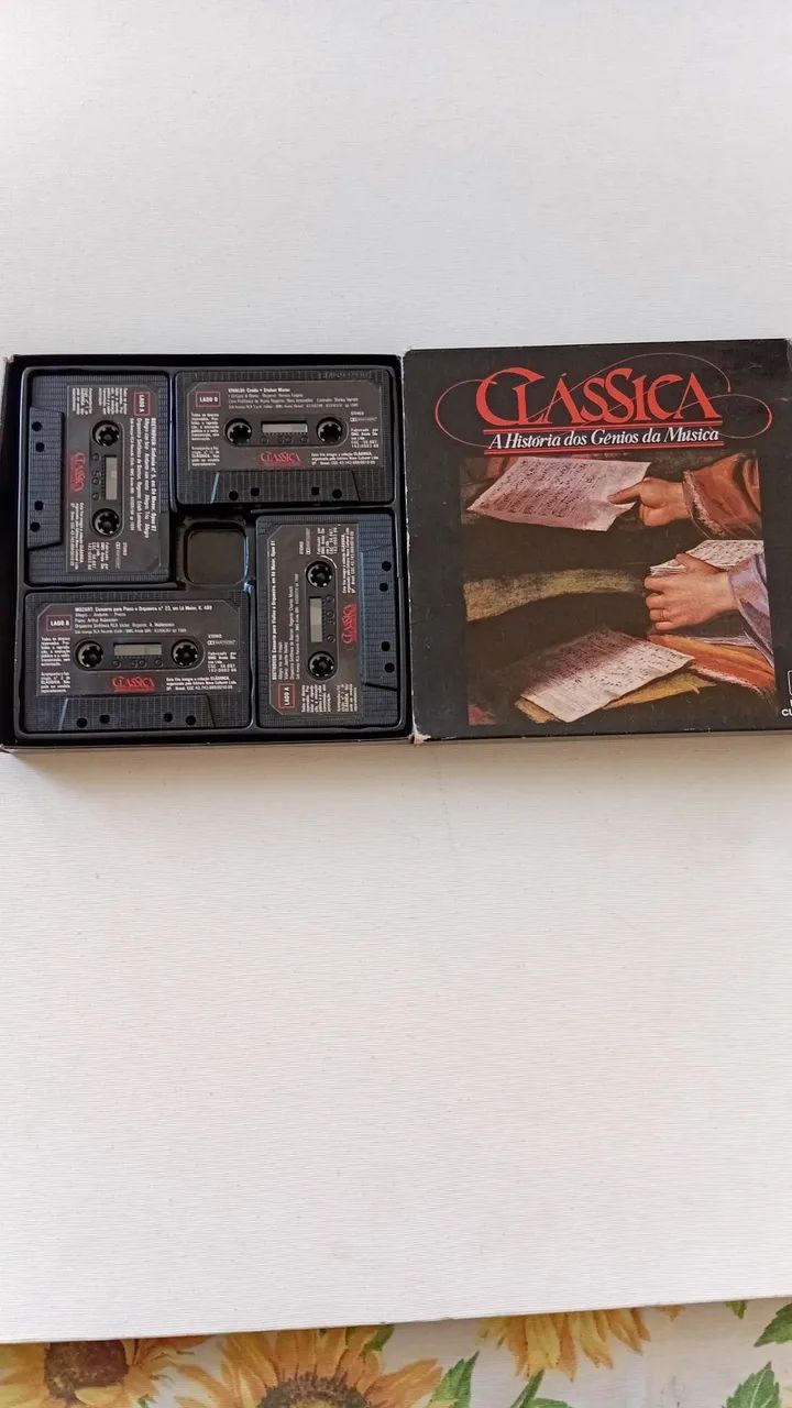 Caixa com 4 fitas K7 "Clássica a história dos gênios da música "