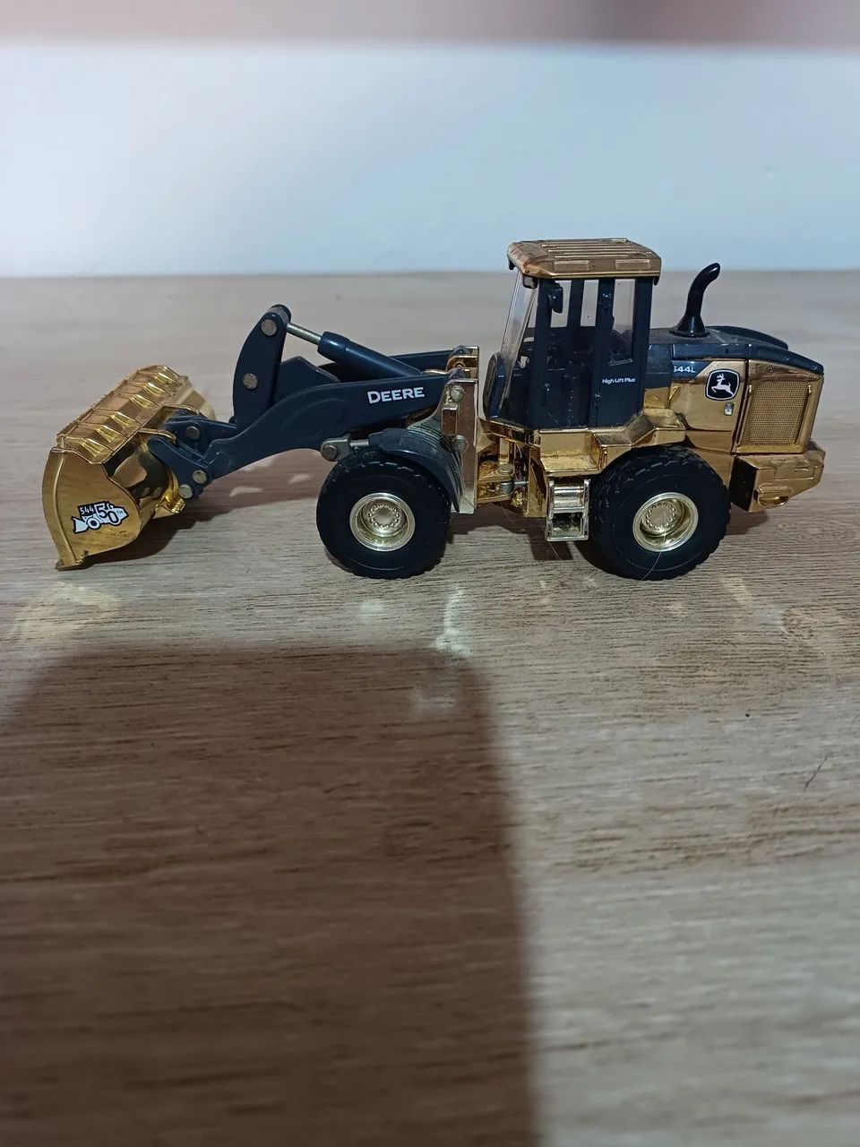 Trator de brinquedo 