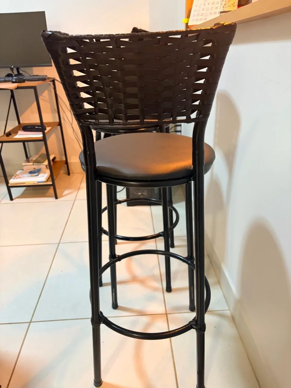 Kit com 2 banquetas - Foto 2