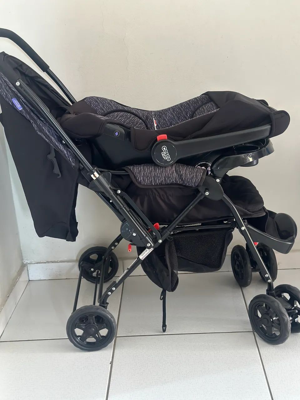 Carrinho de bebê e cadeirinha da cosco  - Foto 4