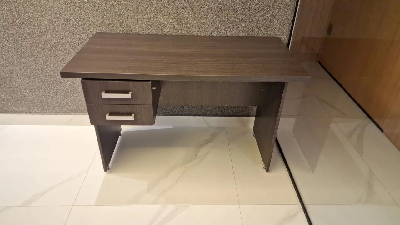 Selling office desk with drawers