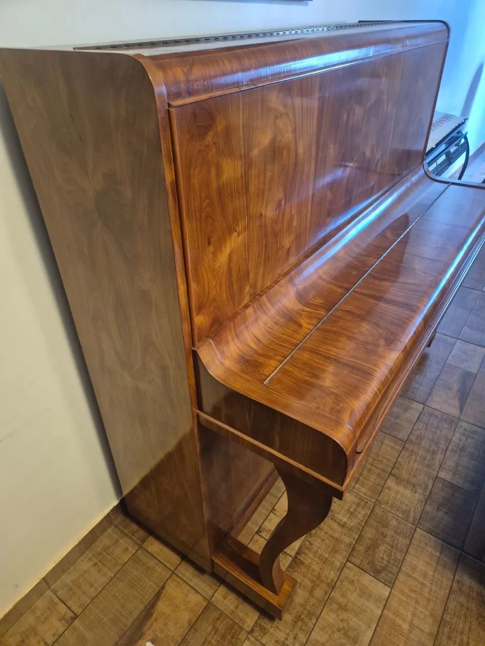 Piano de madeira 