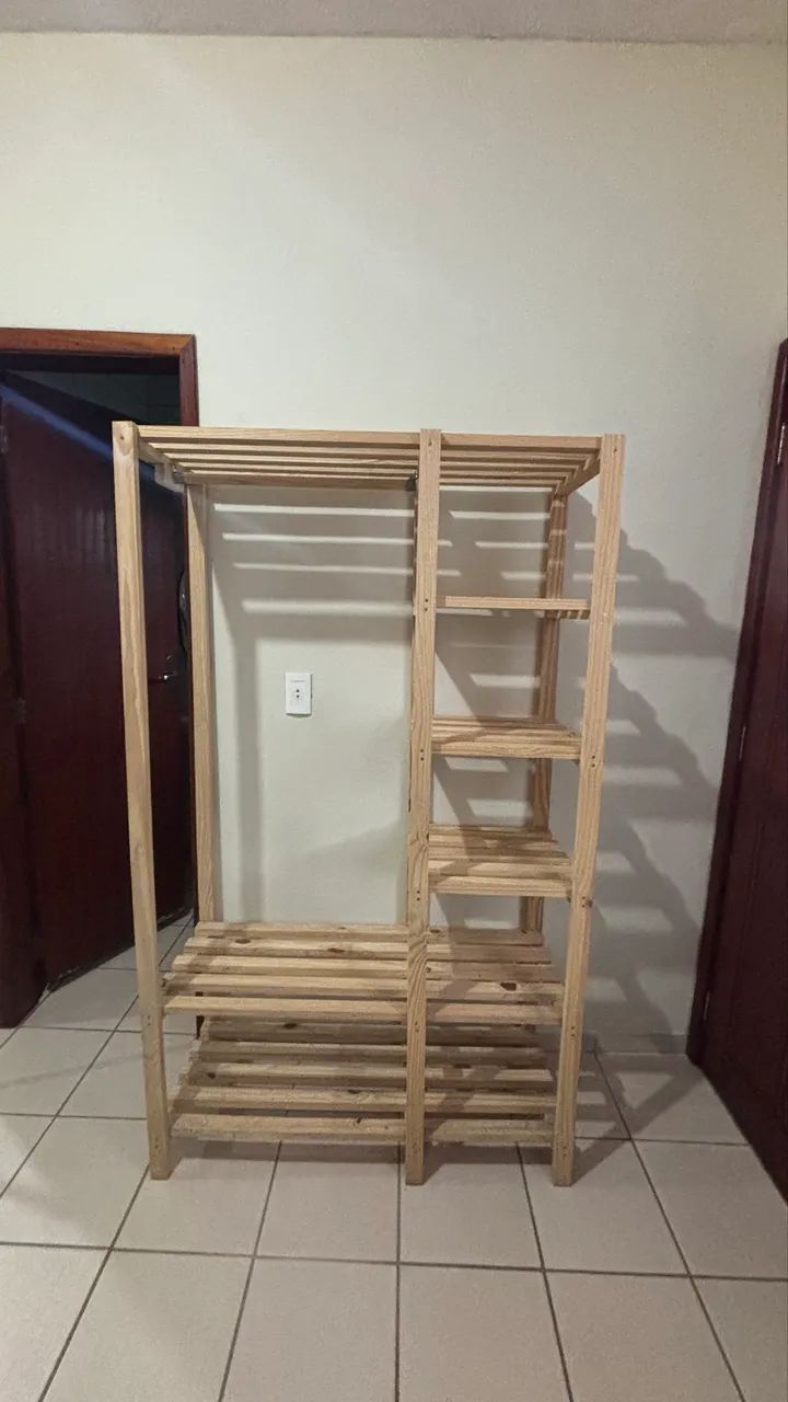  Arara de roupa madeira 