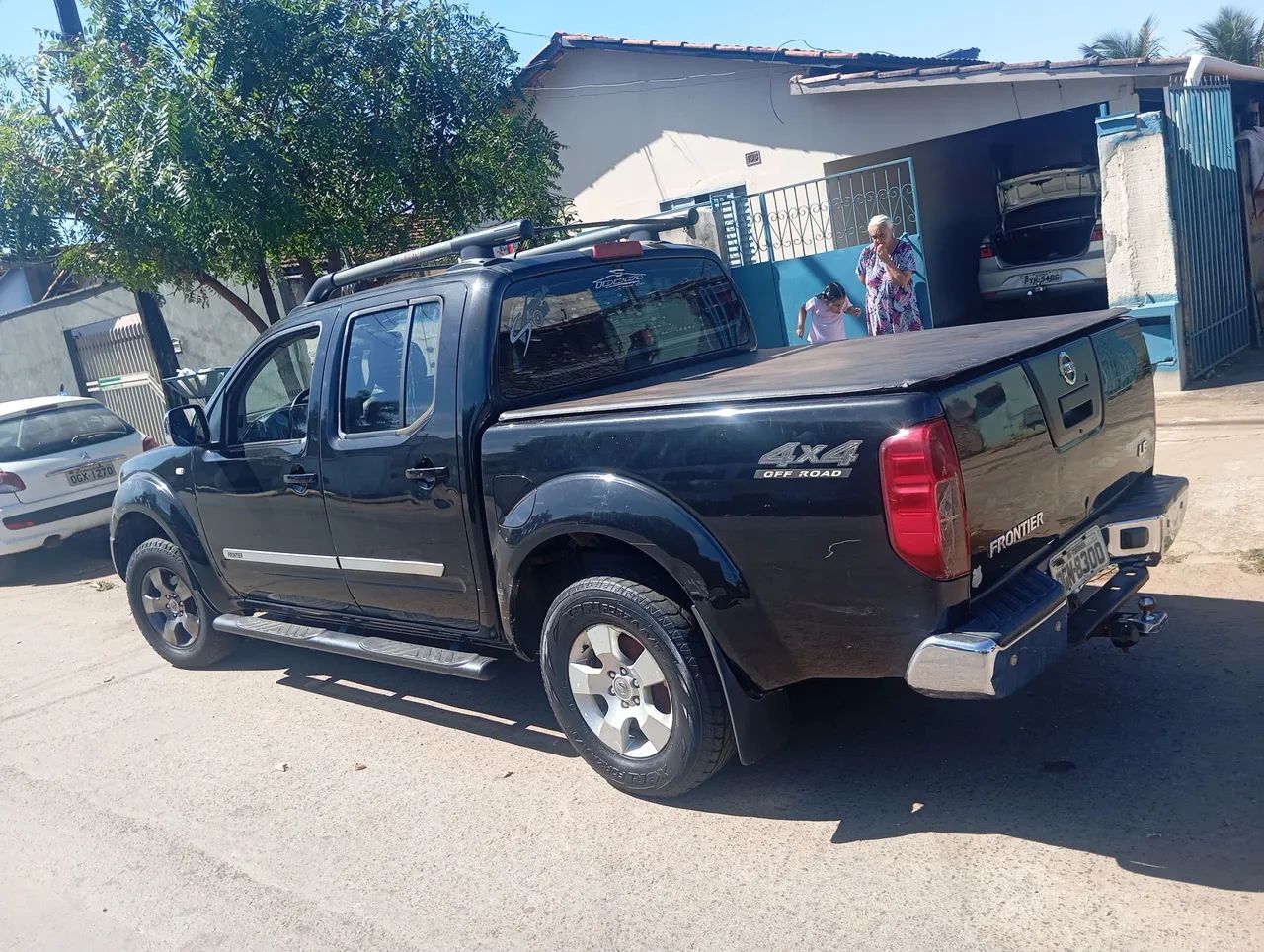 Nissan Frontier Frontier LE CD 4x4 2.5 TB Diesel Mec. 2012