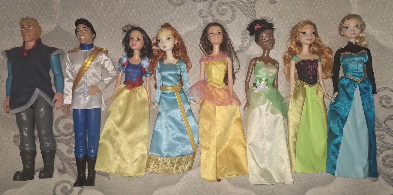 08 bonecos e bonecas de Princesas e Príncipes