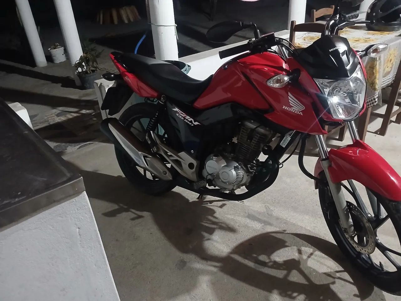 Moto bem conservada. 