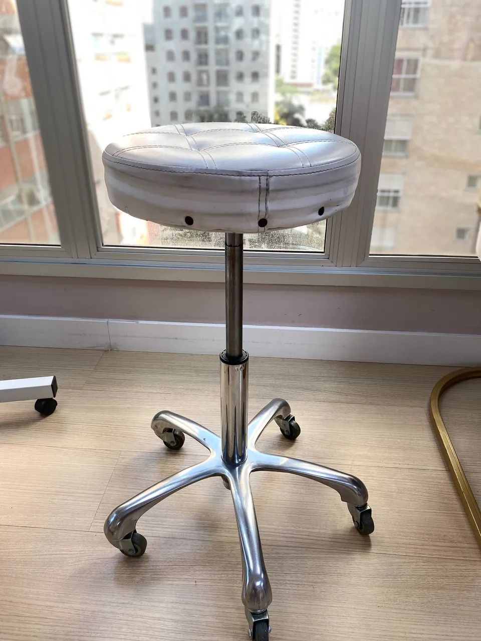 Mocho giratório branco - Foto 2