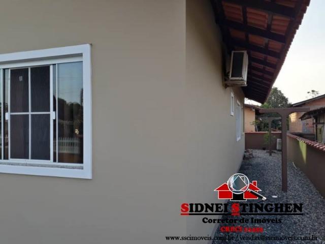 Linda casa na Praia, com laje e distante a poucos metros da água - Foto 11