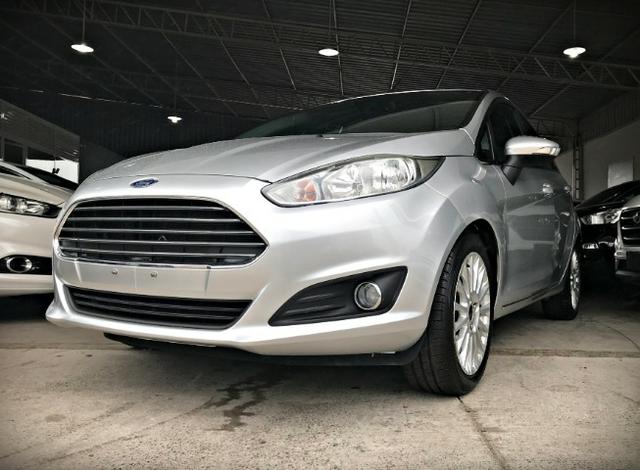 Ford Fiesta Titanium 1.6 . Prata. 2013/2014 - Foto 2