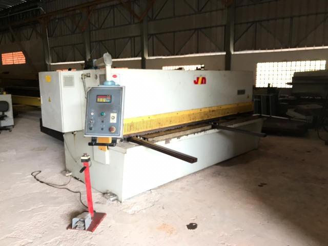 Guilhotina CNC 3200 mm x 8 mm modelo GHO 8X3200