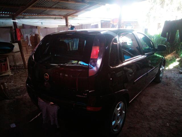 Corsa Hatch 4 portas 1.4 flex negro - Foto 7