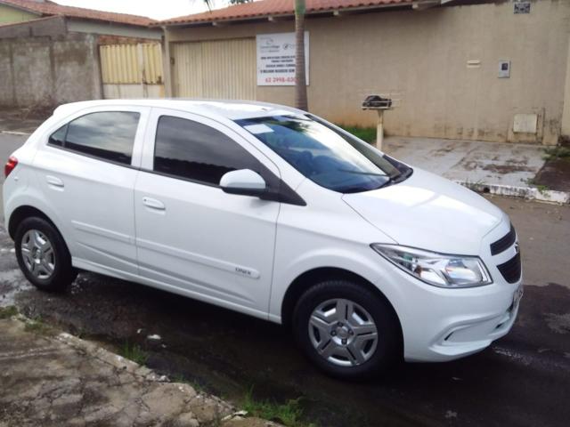 Vende -se ônix LT 2016/2016 30km estepe nunca rodado