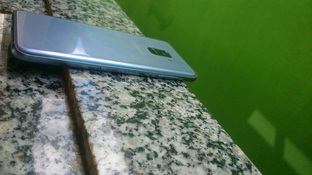 Samsung a8 2018 vendo ou troco - Foto 3