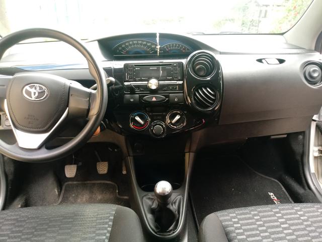 Toyota Etios hatch 1.3x prata 15/15 em Juiz de Fora -MG - Foto 6