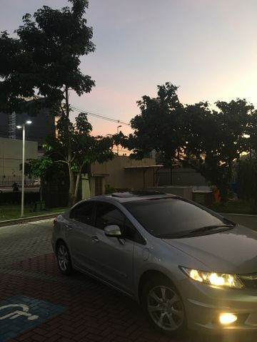 Vendo ou troco Honda Civic com teto solar e gnv com apenas 40 mil km imperdível