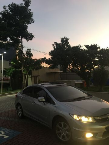 Vendo ou troco Honda Civic com teto solar e gnv com apenas 40 mil km imperdível - Foto 8