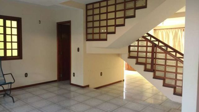 Casa à venda com 4 dormitórios e 4 suítes no bairro Parque São Jorge em Florianópolis - Foto 3
