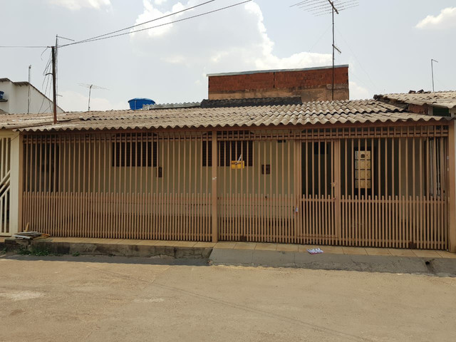 QNP 14 VALOR: 210.000,00 CASA DE 3 QTOS . SUITE + CASA DE FUNDOS