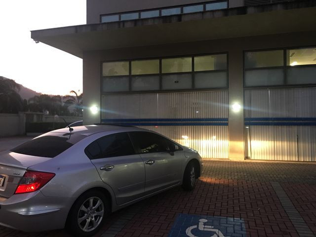 Vendo ou troco Honda Civic com teto solar e gnv com apenas 40 mil km imperdível - Foto 7
